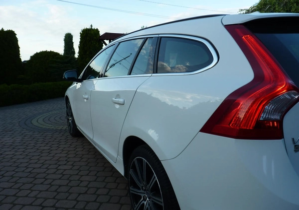 Volvo V60 cena 44500 przebieg: 299900, rok produkcji 2016 z Kraśnik małe 106